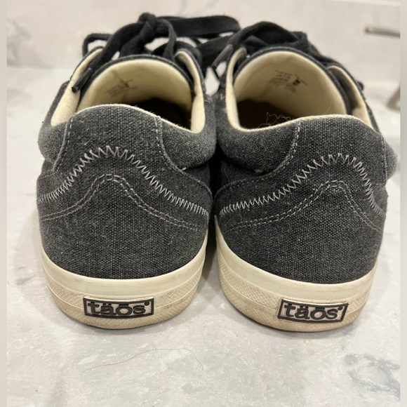 Taos women’s Plim Soul dark gray canvas sneakers.  Size 9.5 - Picture 3 of 5